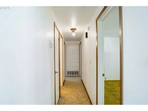 Entry Way - 184 E Hatton Ave, Eugene, OR 97404 photo 1 of 2