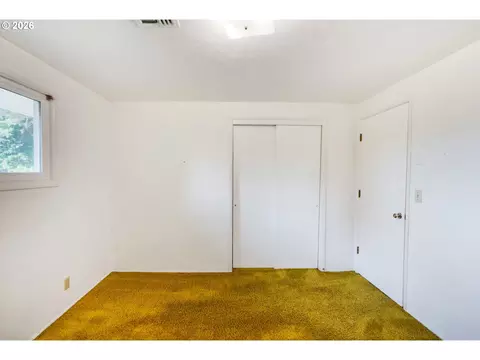 Bedroom - 184 E Hatton Ave, Eugene, OR 97404 photo 2 of 8