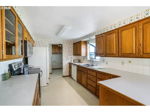 Kitchen - 184 E Hatton Ave, Eugene, OR 97404 photo 1 of 3