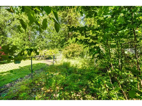 Exterior - 184 E Hatton Ave, Eugene, OR 97404 photo 12 of 12