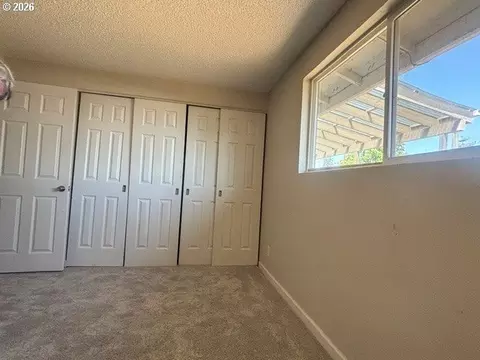 Bedroom - 3636 Virginia Ave, Springfield, OR 97478 photo 2 of 2