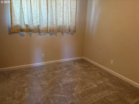 Bedroom - 3636 Virginia Ave, Springfield, OR 97478 photo 1 of 2