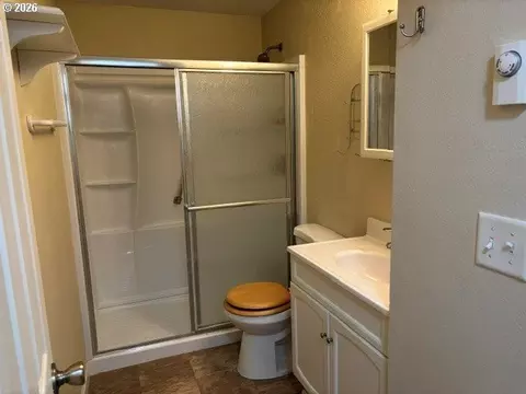 Bath - 3636 Virginia Ave, Springfield, OR 97478 photo 1 of 2