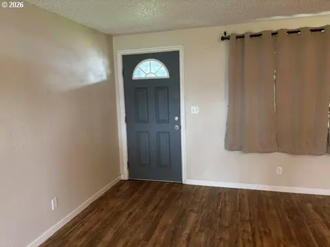 Entry Way - 3636 Virginia Ave, Springfield, OR 97478 photo 1 of 1