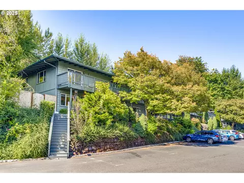 1045 SW Bertha Blvd #8, Portland, OR 97219