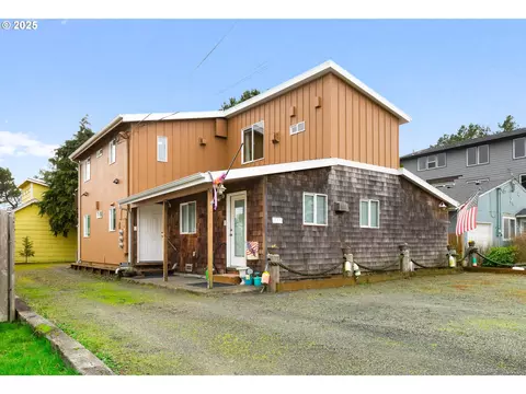 337 16th Ave, Seaside, OR 97138