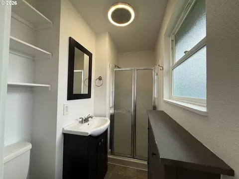 Bath - 788 Cornwall Ave, Eugene, OR 97404 photo 3 of 3