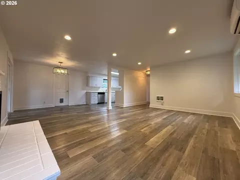 Living - 788 Cornwall Ave, Eugene, OR 97404 photo 3 of 4