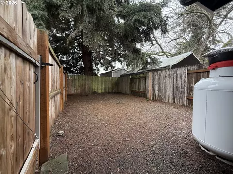 Exterior - 788 Cornwall Ave, Eugene, OR 97404 photo 4 of 10