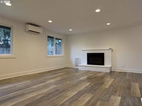 Living - 788 Cornwall Ave, Eugene, OR 97404 photo 1 of 4