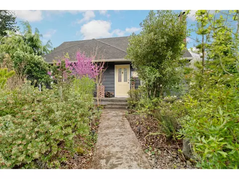9018 SE Mill St, Portland, OR 97216