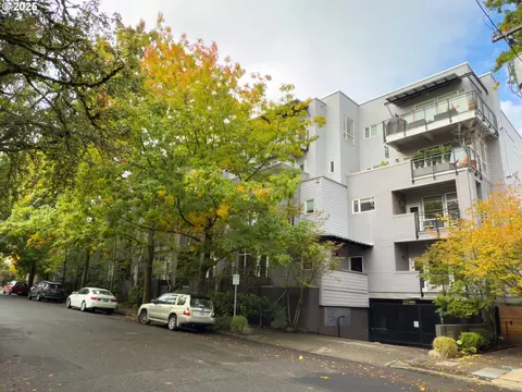 2327 NW Northrup St #8, Portland, OR 97210
