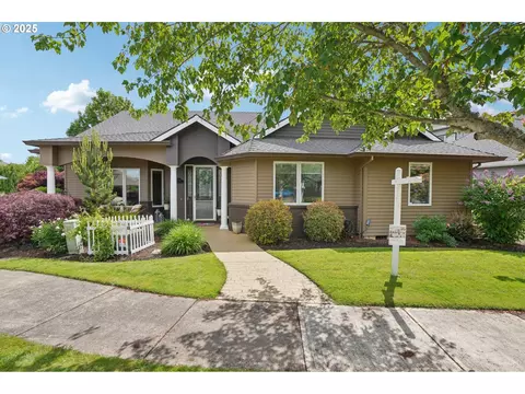 2516 Meridian Ct, Woodburn, OR 97071