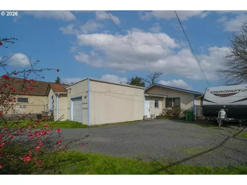 131 N 10th St, Cottage Grove, OR 97424