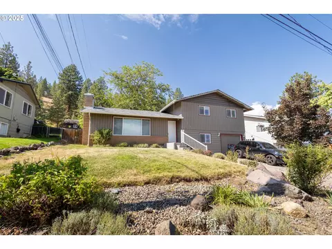 108 Walnut St, La Grande, OR 97850