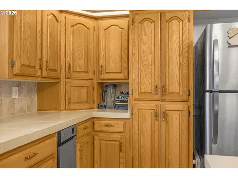 Kitchen - 44174 SE Pagh Rd, Sandy, OR 97055 photo 4 of 4