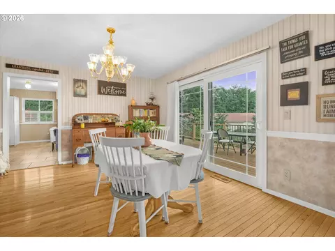 Dining - 44174 SE Pagh Rd, Sandy, OR 97055 photo 1 of 1