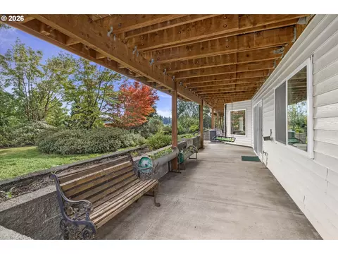 Exterior - 44174 SE Pagh Rd, Sandy, OR 97055 photo 7 of 10