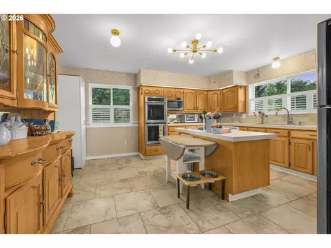 Kitchen - 44174 SE Pagh Rd, Sandy, OR 97055 photo 1 of 4