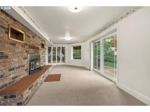 Living - 44174 SE Pagh Rd, Sandy, OR 97055 photo 3 of 4