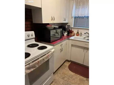 Kitchen - 722 SW 28th St, Pendleton, OR 97801 photo 1 of 2
