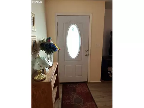 Entry Way - 722 SW 28th St, Pendleton, OR 97801 photo 1 of 1