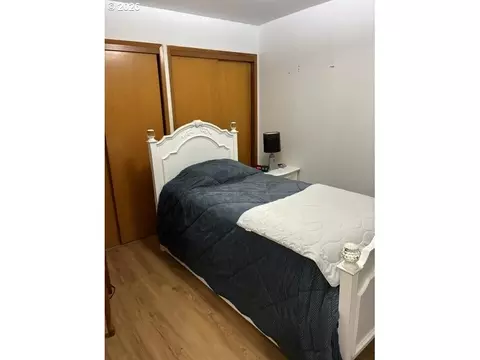 Bedroom - 722 SW 28th St, Pendleton, OR 97801 photo 2 of 2