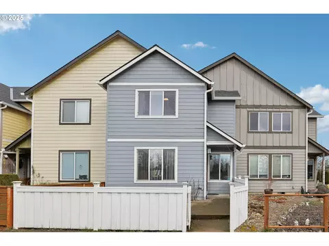 813 Village Pl, Dayton, OR 97114