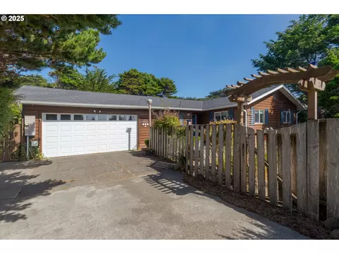 665 Edison Ave SW, Bandon, OR 97411