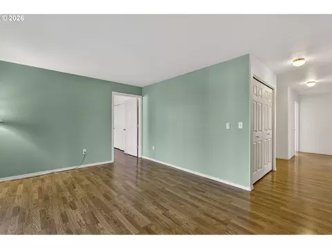 Living - 4606 W Powell Blvd #162, Gresham, OR 97030 photo 5 of 8