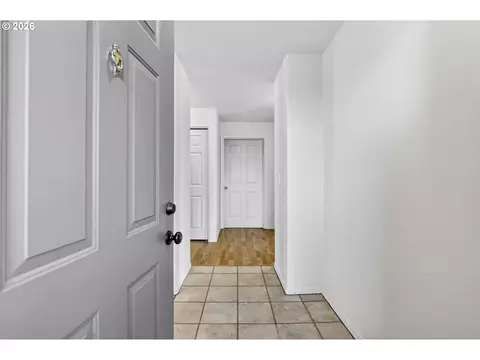Entry Way - 4606 W Powell Blvd #162, Gresham, OR 97030 photo 1 of 2