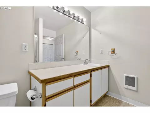 Bath - 4606 W Powell Blvd #162, Gresham, OR 97030 photo 2 of 4