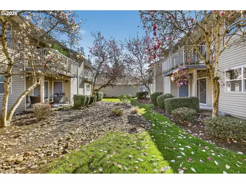 Exterior - 4606 W Powell Blvd #162, Gresham, OR 97030 photo 5 of 8