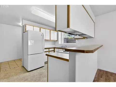 Kitchen - 4606 W Powell Blvd #162, Gresham, OR 97030 photo 1 of 6