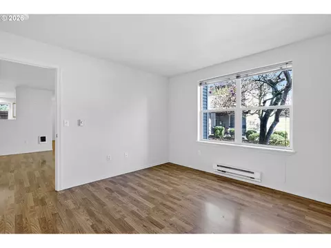 Living - 4606 W Powell Blvd #162, Gresham, OR 97030 photo 6 of 8