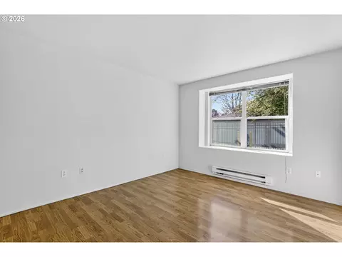 Living - 4606 W Powell Blvd #162, Gresham, OR 97030 photo 8 of 8