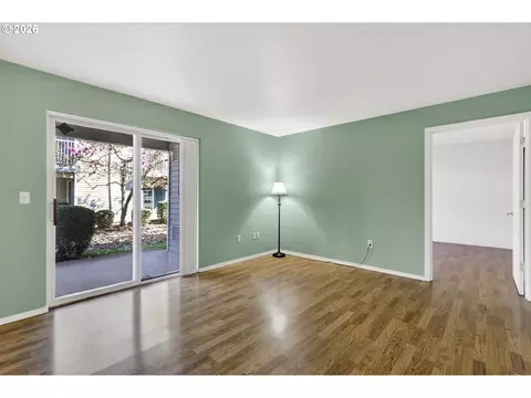 Living - 4606 W Powell Blvd #162, Gresham, OR 97030 photo 3 of 8