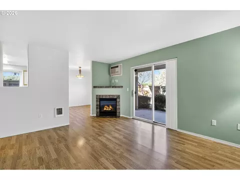 Living - 4606 W Powell Blvd #162, Gresham, OR 97030 photo 2 of 8