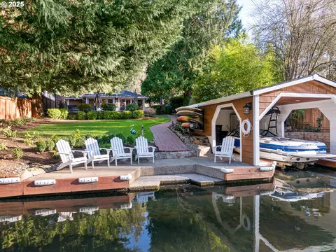 17643 Kelok Rd, Lake Oswego, OR 97034