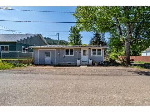 123 E A Ave, Drain, OR 97435 photo 1