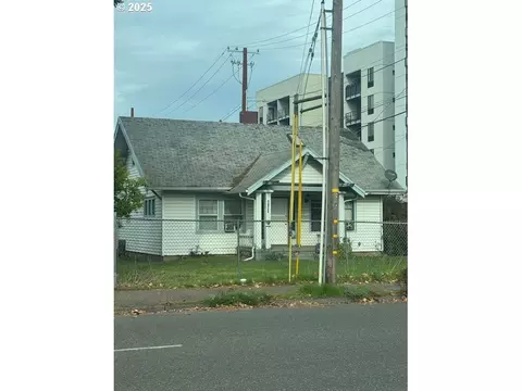 9825 NE Glisan St, Portland, OR 97220