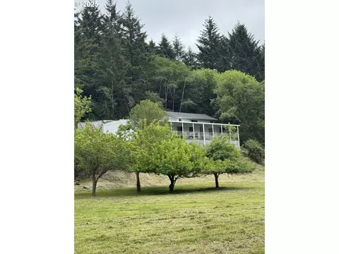 17079 Mountain Dr, Brookings, OR 97415