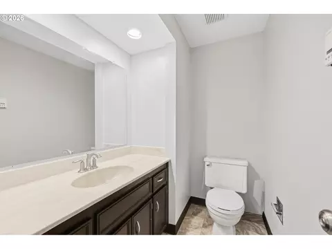 Bath - 1359 City View St, Eugene, OR 97402 photo 2 of 5