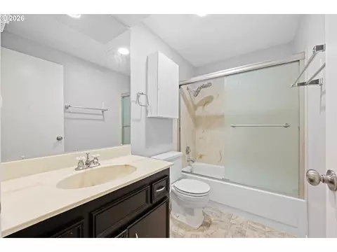 Bath - 1359 City View St, Eugene, OR 97402 photo 3 of 5