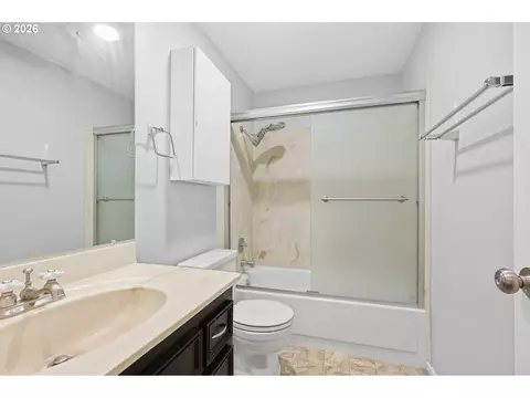 Bath - 1359 City View St, Eugene, OR 97402 photo 5 of 5