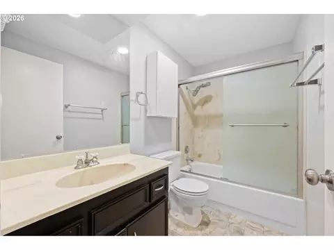 Bath - 1359 City View St, Eugene, OR 97402 photo 4 of 5