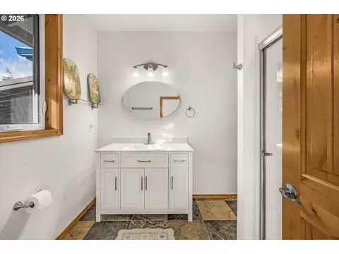 Bath - 52135 E Terra Fern Dr, Sandy, OR 97055 photo 5 of 5