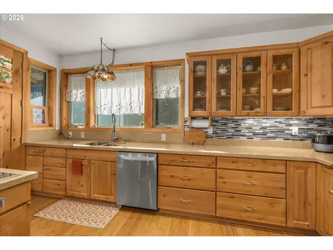Kitchen - 52135 E Terra Fern Dr, Sandy, OR 97055 photo 2 of 6