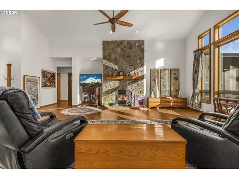 Living - 52135 E Terra Fern Dr, Sandy, OR 97055 photo 2 of 3