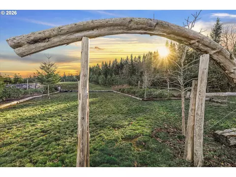 Exterior - 52135 E Terra Fern Dr, Sandy, OR 97055 photo 7 of 10